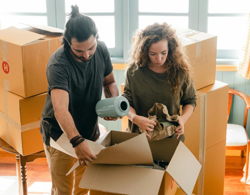 couple packing belongings for moving